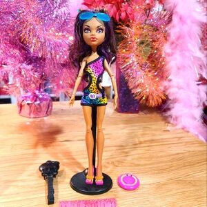 2010 MONSTER HIGH GLOOM BEACH CLAWDEEN WOLF DOLL!